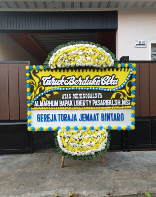 Papan Bunga Duka di Kampung Bugis